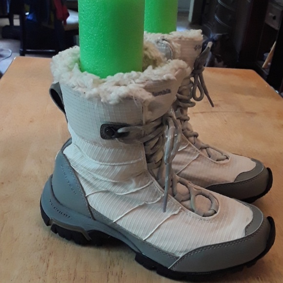 Columbia Other - Columbia Omni-Heat gray and white boots